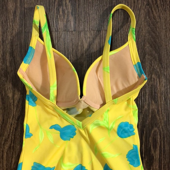 ☀️HOST PICK☀️ Retro Floral Swimsuit - Picture 10 of 16